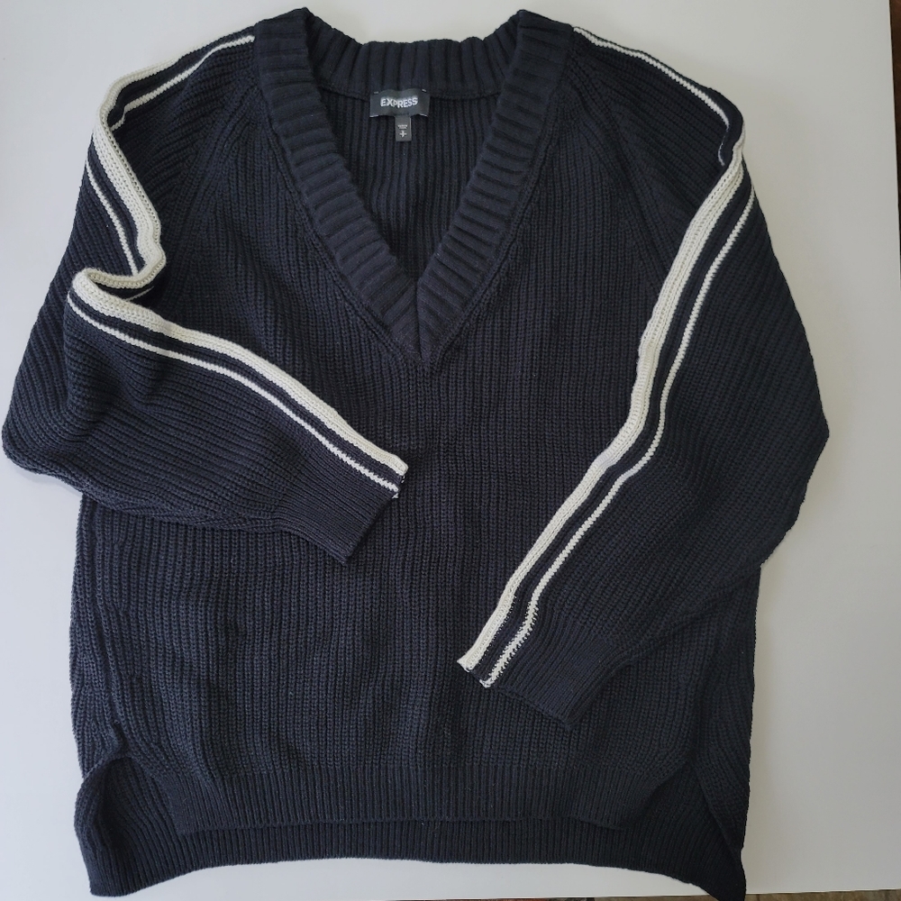 Express Stripe Oversized Shaker Knit Deep V-Neck Tunic Sweater - Picture 4 of 8
